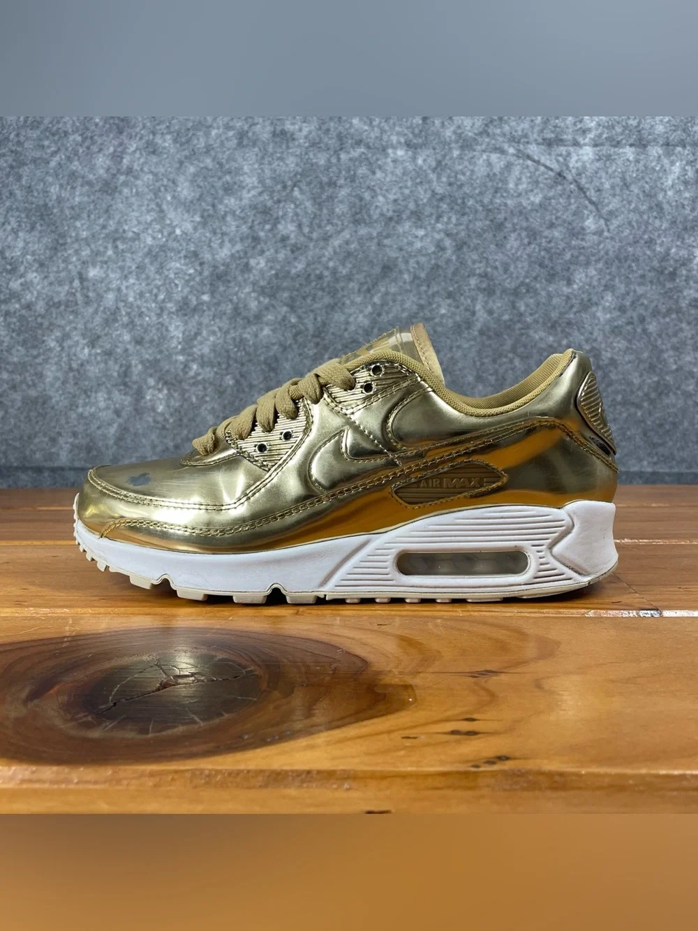 Nike Air Max 90 SP Womens Size 8.5 Metallic Gold Sneakers (CQ6639-700) FLAWS
